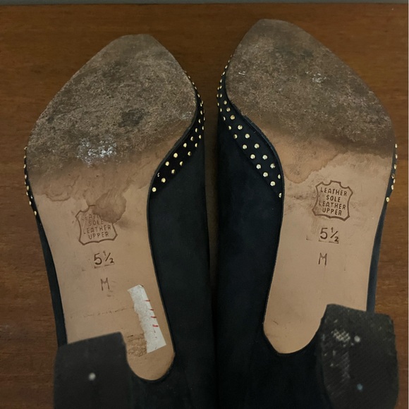 Dark blue suede heels with stud detail - Picture 2 of 3